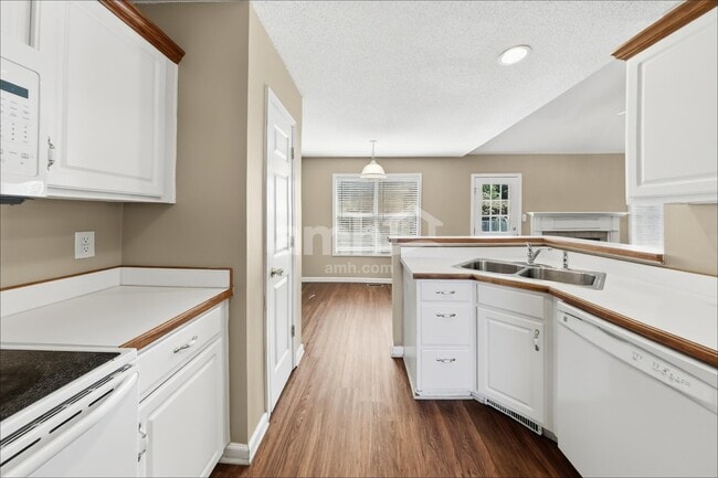 Building Photo - 3366 Dabney Ln