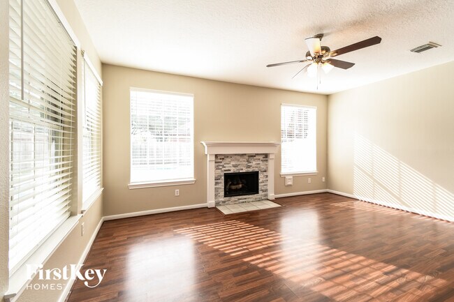 Foto del edificio - 1816 Oak Lake Cir