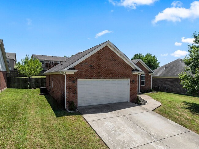 Building Photo - 3 bedromm 2 bath in Charlestown Indiana