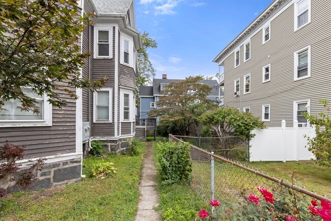 Building Photo - 247-249-249 Park St