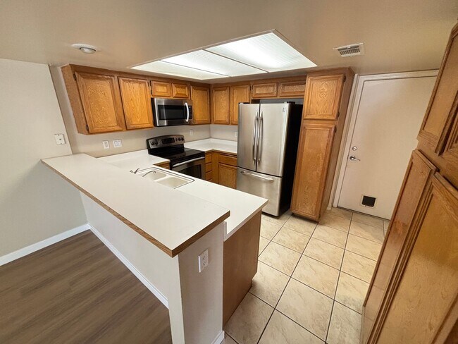 Building Photo - Beautiful2Bed/2Bath Townhome-Private with ...