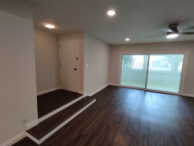 Foto del edificio - 370 Cliff Dr