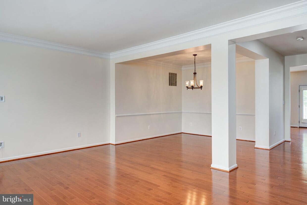 43286 Morven Square, Ashburn, VA 20147 Townhouse for Rent in Ashburn