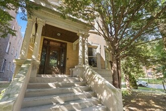 Building Photo - 1036 W Garfield Blvd