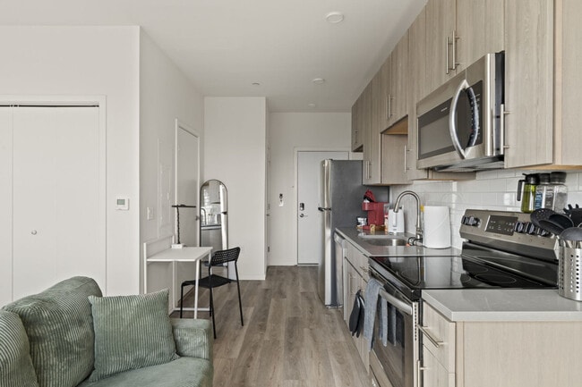 Building Photo - 501 N Perth St