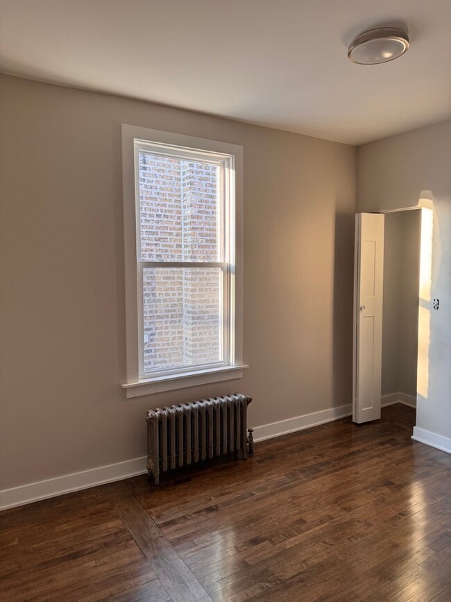Foto del edificio - 2944 N Springfield Ave