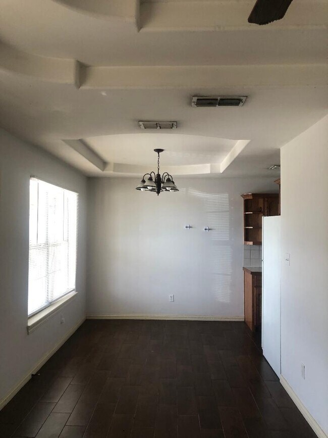 Foto del edificio - 704 Thompson Rd