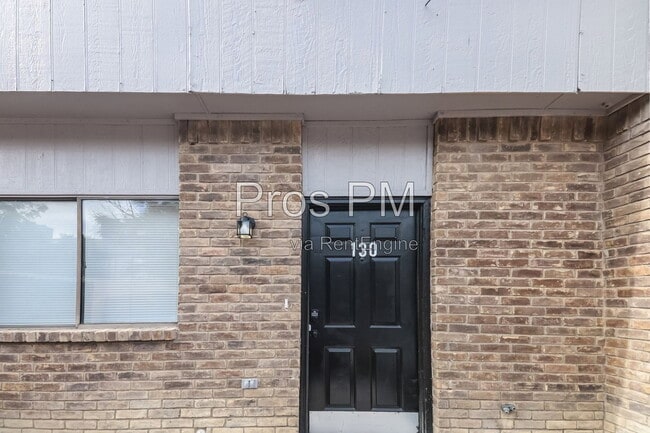 Foto del edificio - 14140 Haymeadow Dr