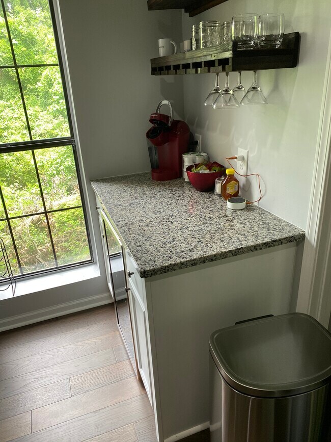 Foto del edificio - 2104 Pine Heights Dr NE