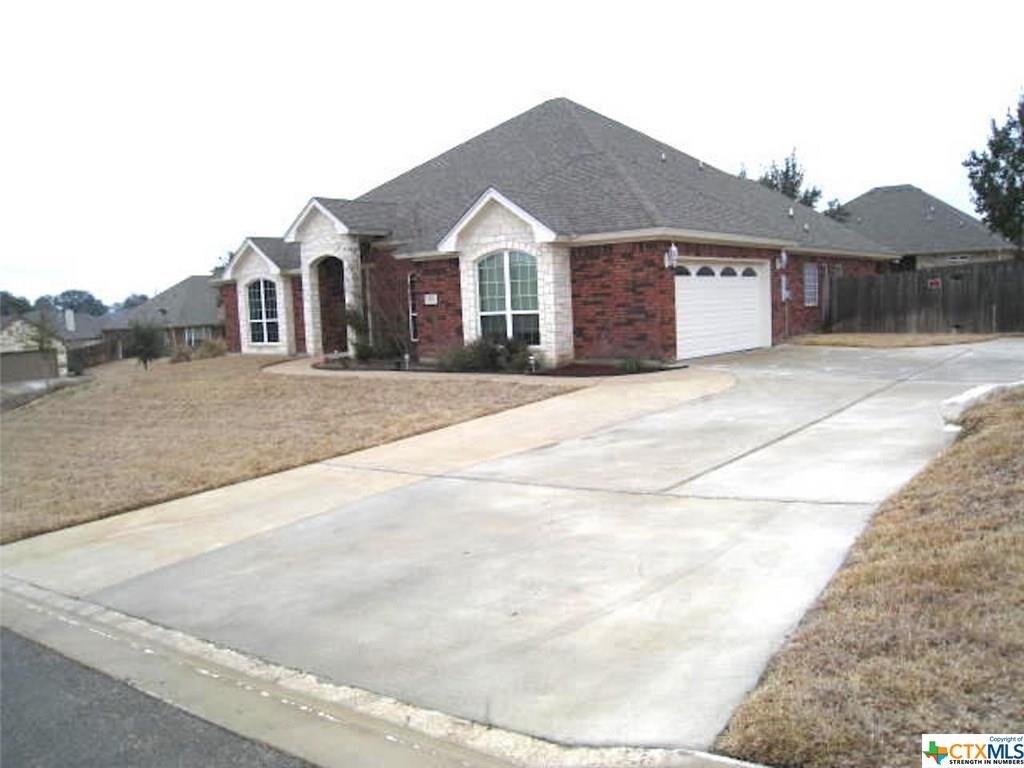 Primary Photo - 104 Majestic View Ct