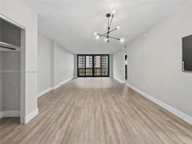 Foto del edificio - 90 Edgewater Dr