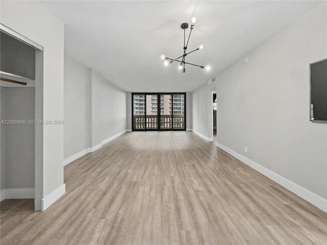 Building Photo - 90 Edgewater Dr
