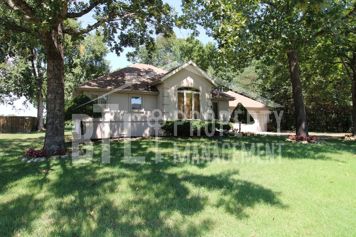 Primary Photo - Beautiful 3 Bedroom 2 Bathroom Home!