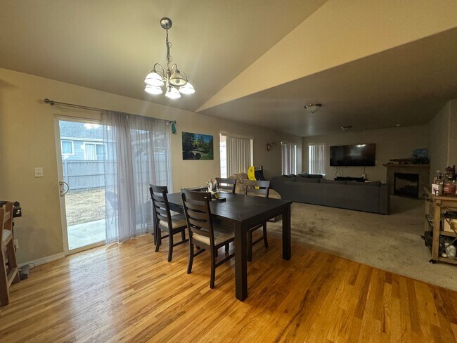 Foto del edificio - Price lowered! Beautiful 5 Bedroom home in Wellington