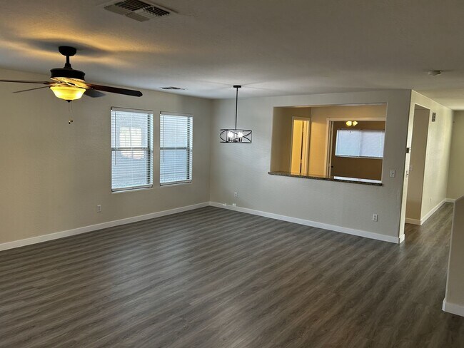 Foto del edificio - 18336 W Hayden Dr