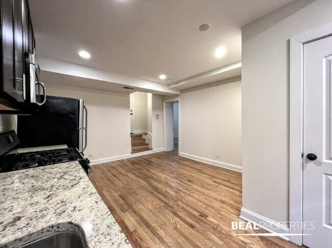 Building Photo - 1 bedroom in CHICAGO IL 60613