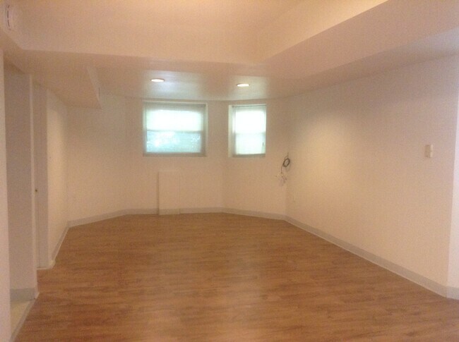 Building Photo - 2448 W Eastwood Ave