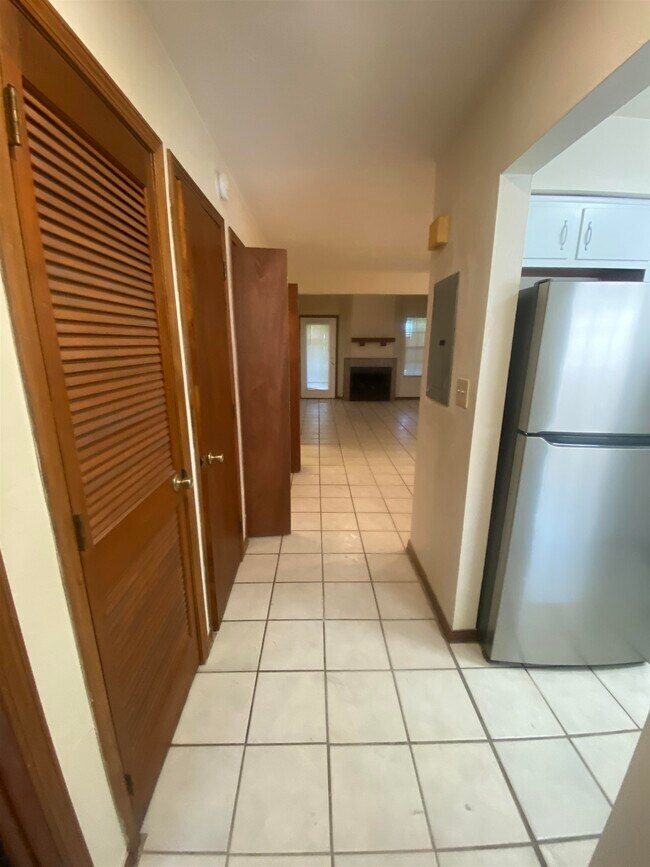 Foto del edificio - 1102 Greentree Ct