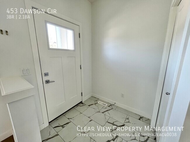 Photo du bâtiment - Bright and open 3-bedroom, 2.5-bathroom detached house with garage in Chestermere! **PROMO: 1ST H...