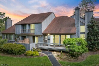 Building Photo - 257 Gemini Dr