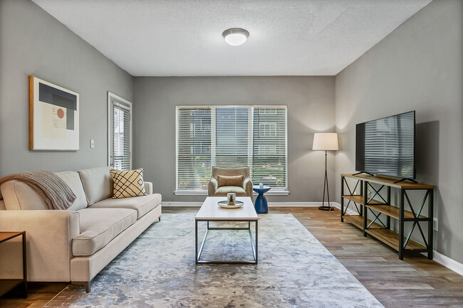 Foto del edificio - 740 Sidney Marcus Blvd NE