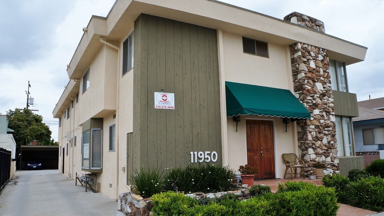 Primary Photo - 11950 Acacia Ave