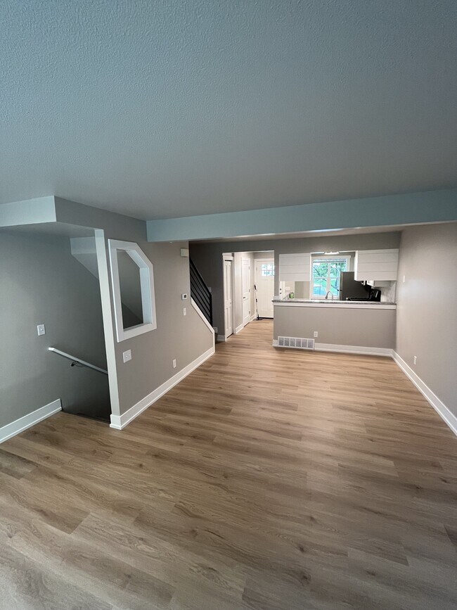 Foto del edificio - 8002 Green Meadow Ct