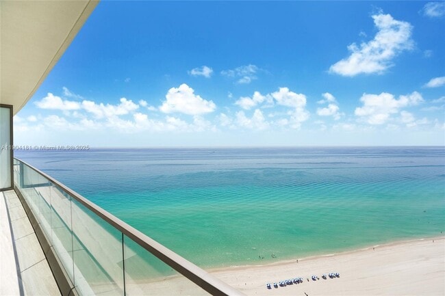 Foto del edificio - 18975 Collins Ave