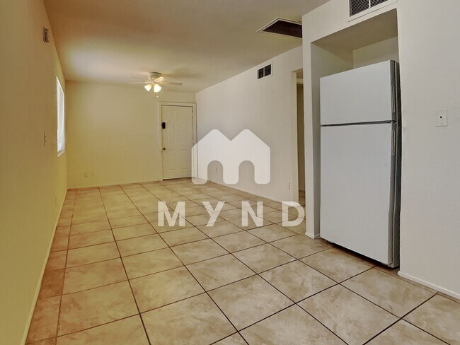 Foto del edificio - 1702 E Cambridge Ave