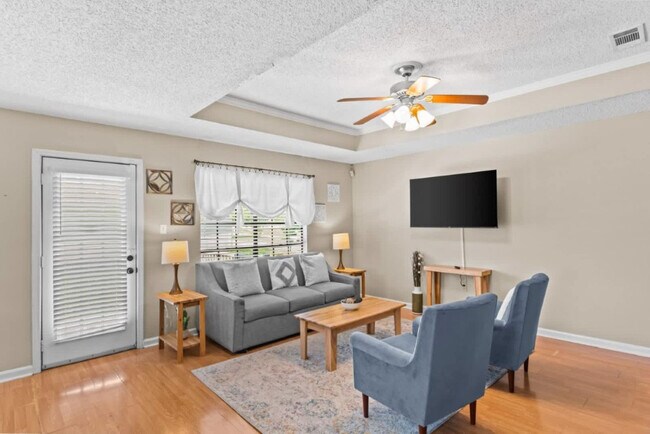 Foto del edificio - 553 Westhaven Blvd