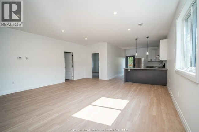 Building Photo - 1210 Laurendeau Ave