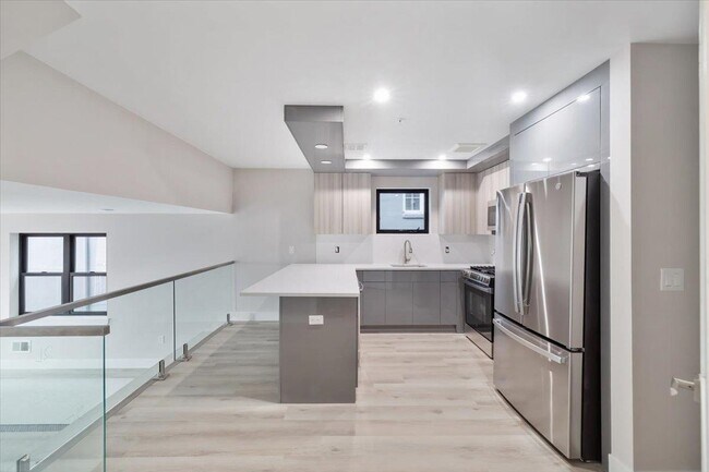 Building Photo - 524 64th St