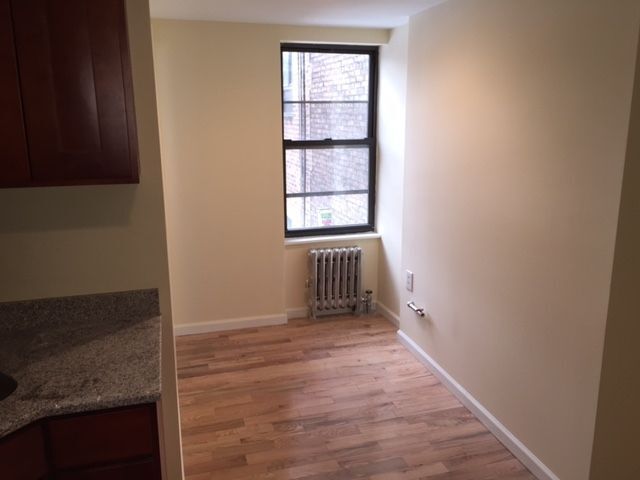Building Photo - 159 Christie St