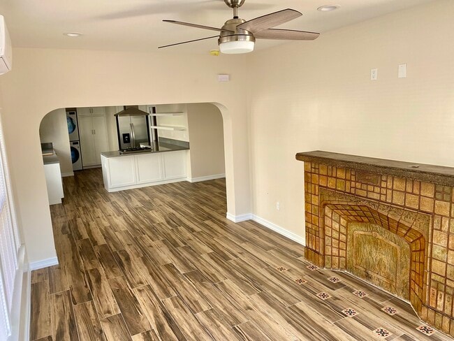 Living room - 1608 La Fayette Rd