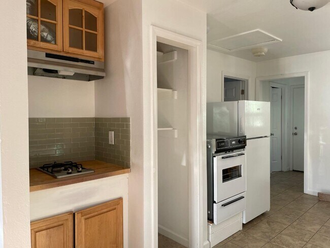 Foto del edificio - 414 Raymond Ave