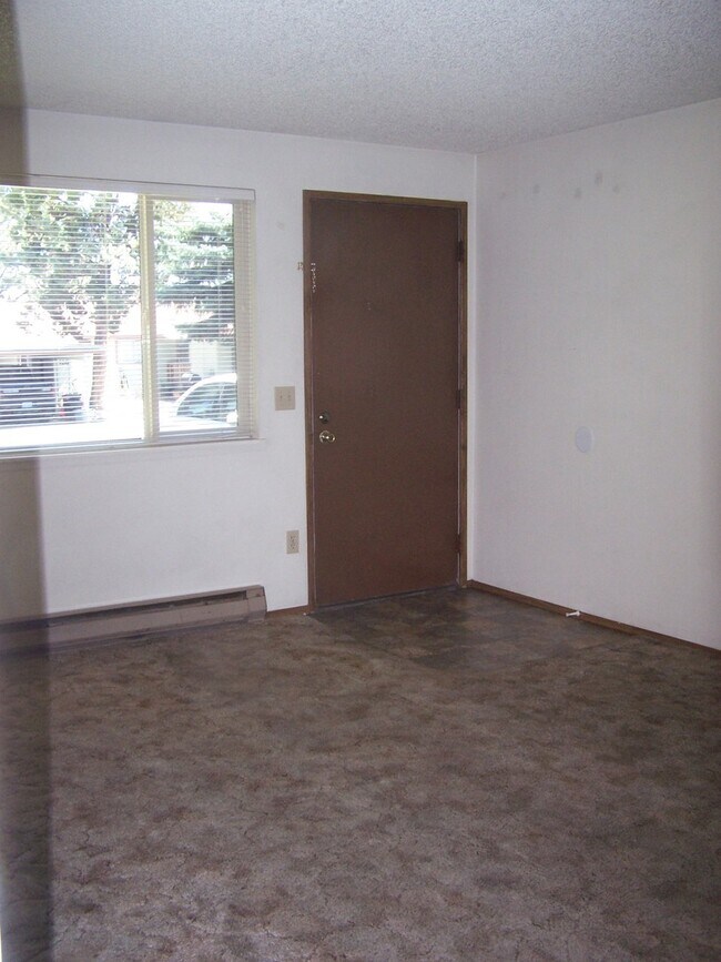 Foto del edificio - 2 Bed/1 Bath Unit Located in SE Bend Triplex