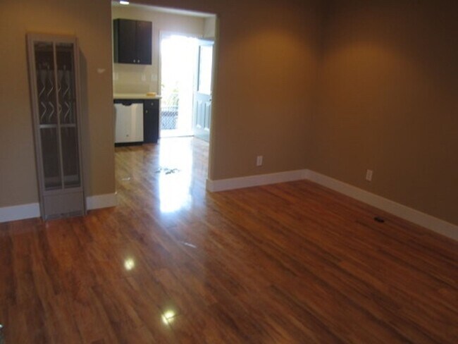 Building Photo - 2 Bed/2 Bath Duplex in Vallejo