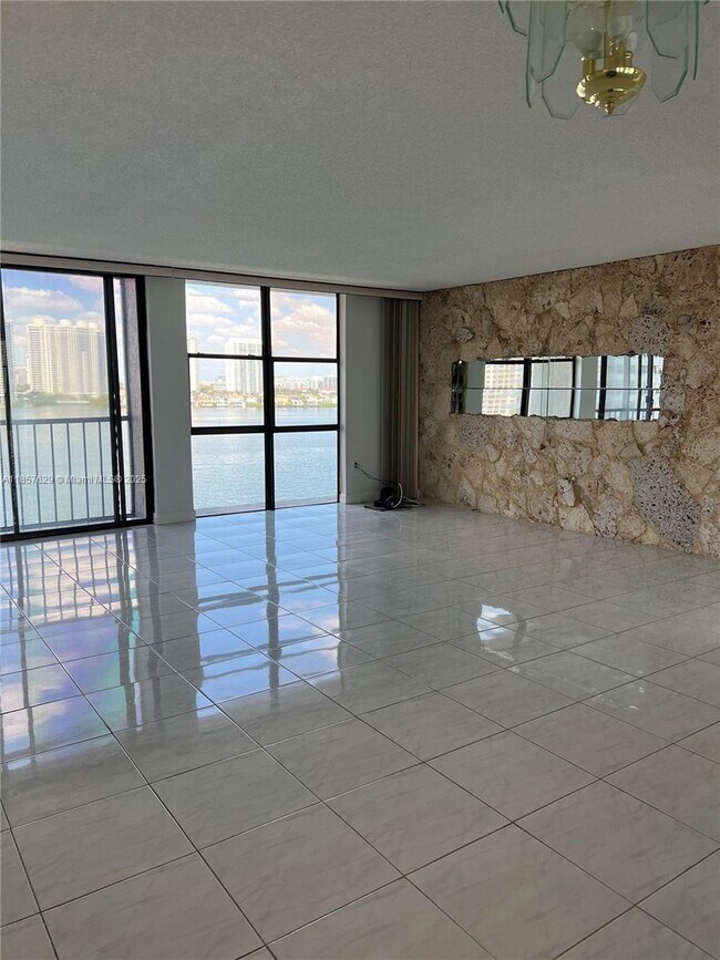 Foto del edificio - 17500 N Bay Rd