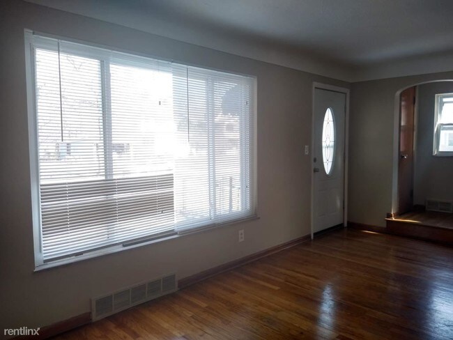 Building Photo - 3 br, 1 bath Apartment - 17525 Elsienna Ave