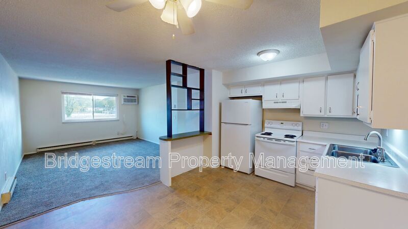 Foto principal - 4664 Burkhardt Ave
