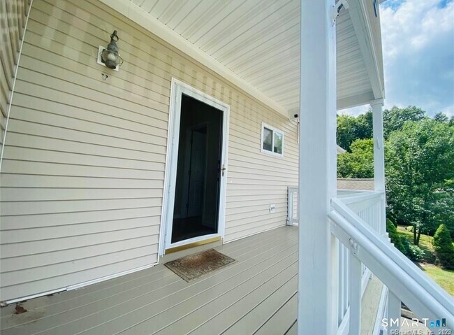 Building Photo - 11 Trout Brook Cir