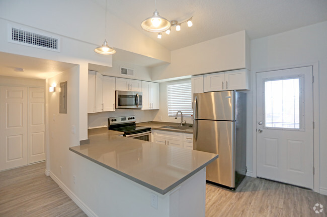 1BR, 1BA - Kitchen - Cactus Canyon