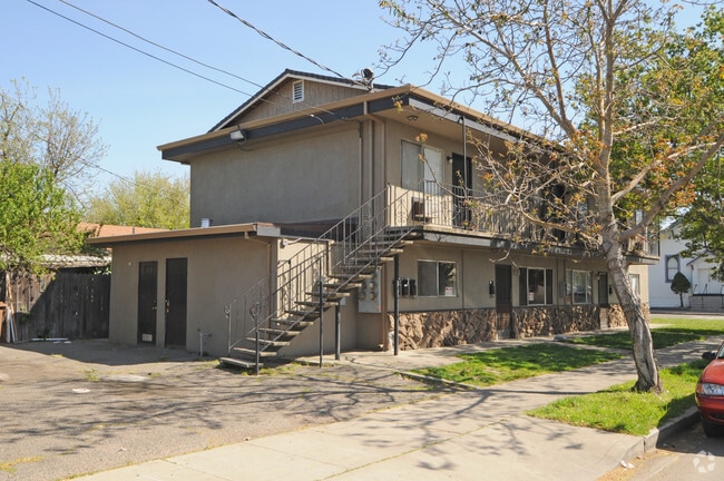 Building Photo - 301 Hilborn St