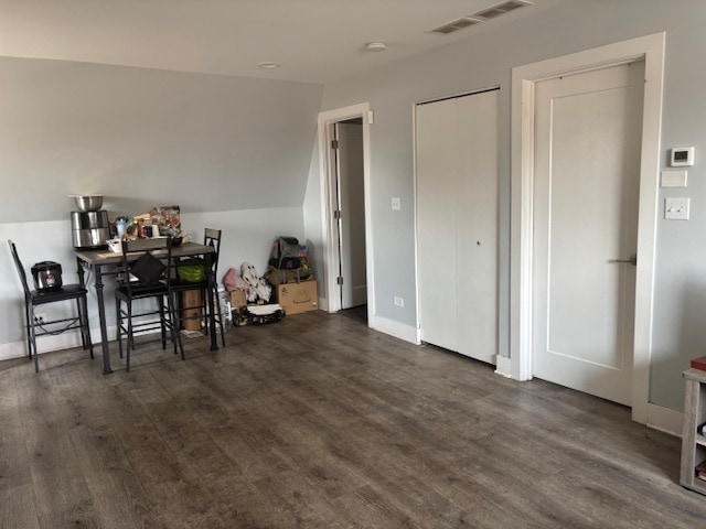 Building Photo - 5637 W 63rd St