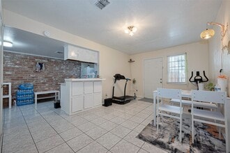 Building Photo - 12223 Sharpview Dr