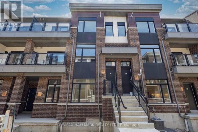 Building Photo - 1695-1695 Dersan St