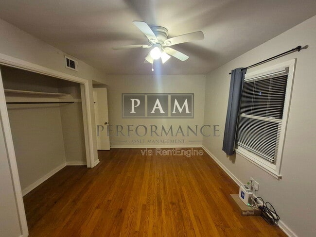 Building Photo - 1123 W Kendall Ave