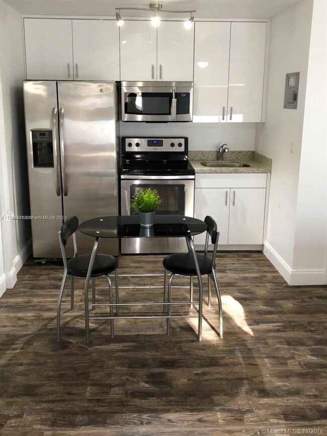 Foto del edificio - 2344 W Flagler St