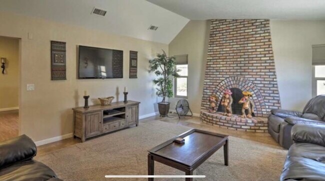 Living room - 1560 Cabana Dr