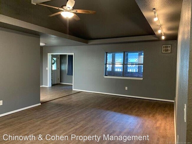 Building Photo - 3 br, 2 bath House - 420 E Maple St